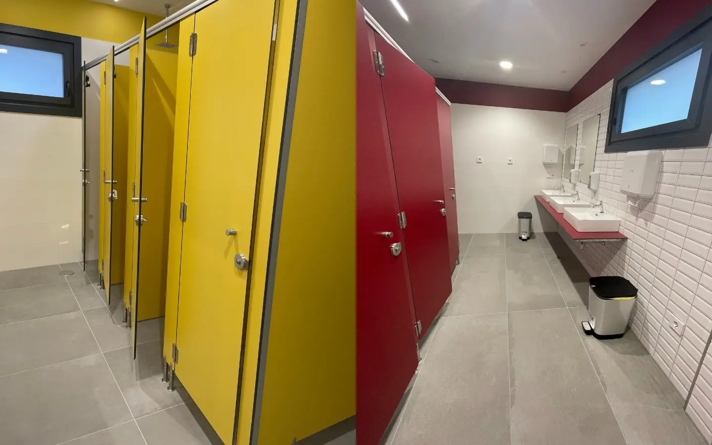 Baños para hombres y mujeres