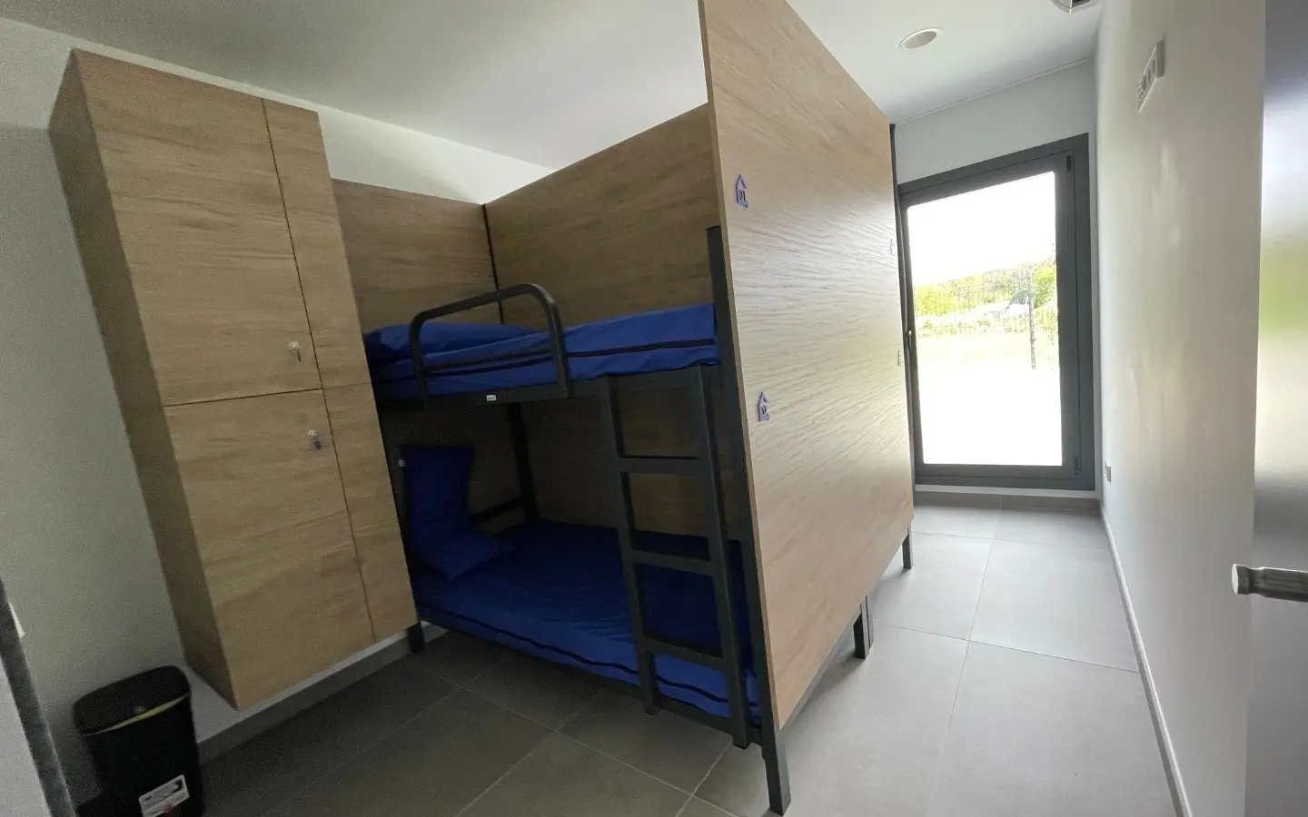 Taquilla grande para poder guardar tu mochila y pertenencias personales