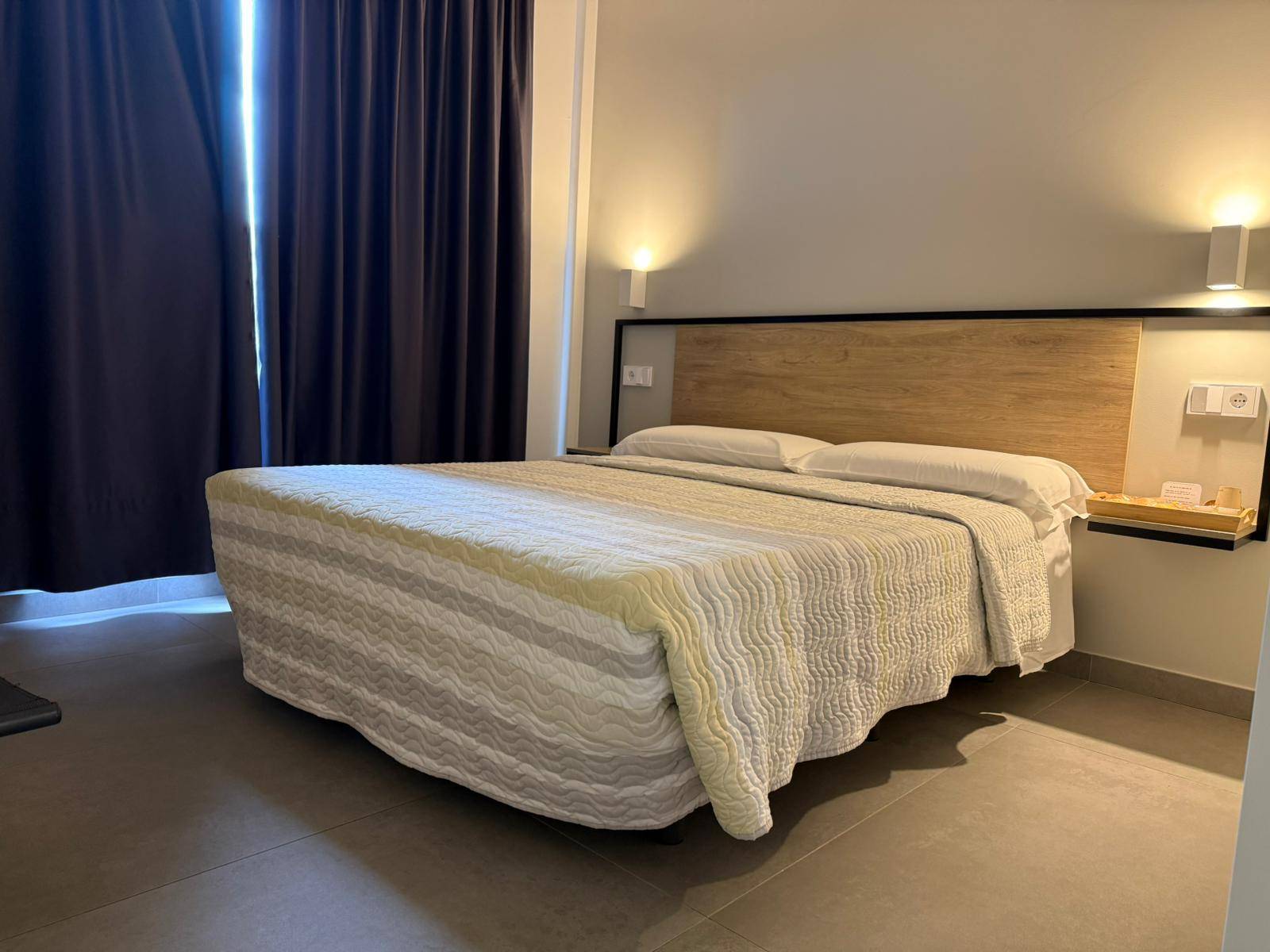 alberguesanlorenzobruma_habitacion_matrimonio_1