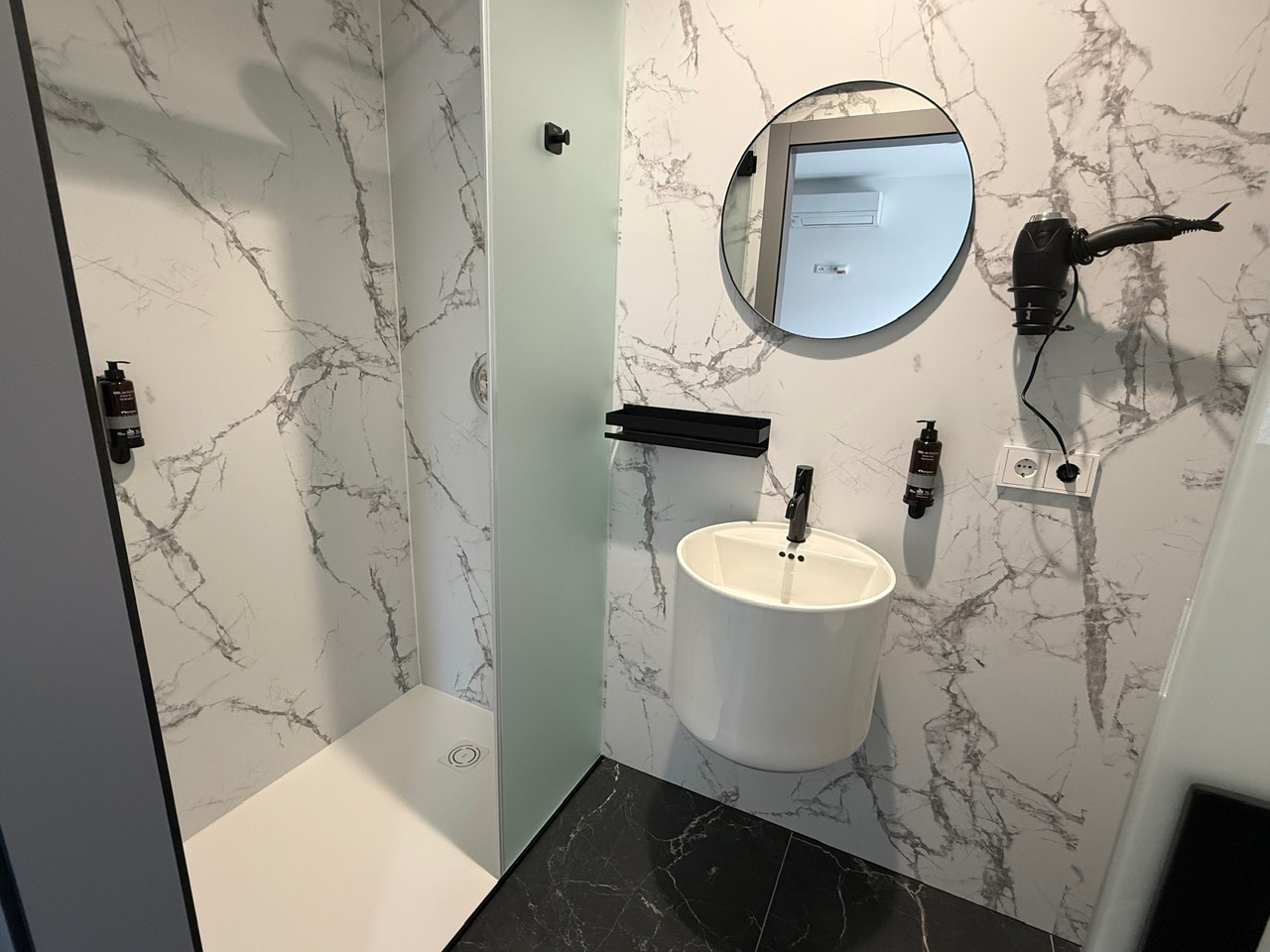 alberguesanlorenzobruma_habitacioncuadruple_2