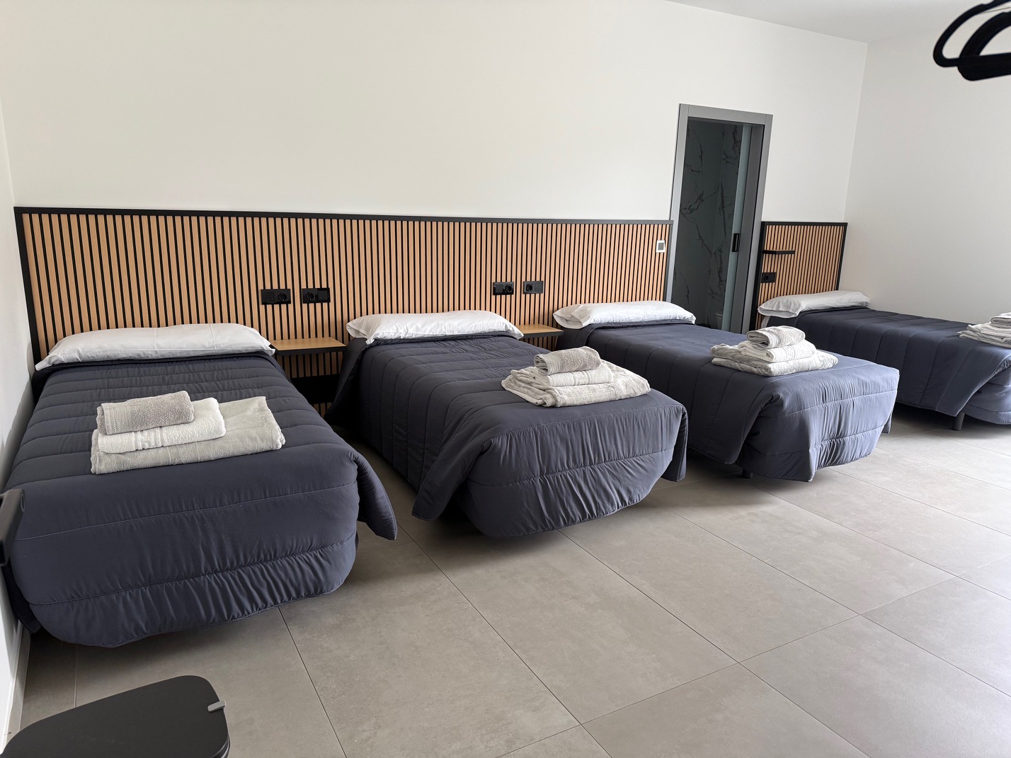 alberguesanlorenzobruma_habitacioncuadruple_4